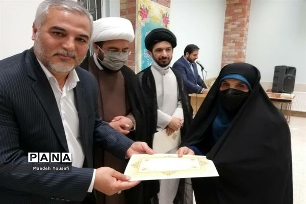 اختتامیه نخستین نمایشگاه کیک، شیرینی، شکلات و دسرهای خانگی در اسلامشهر