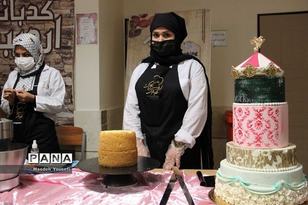 اختتامیه نخستین نمایشگاه کیک، شیرینی، شکلات و دسرهای خانگی در اسلامشهر