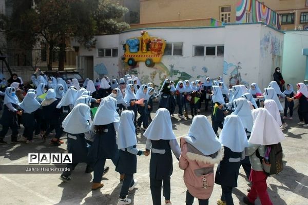 گرامیداشت اعیاد شعبانیه در دبستان ام البنین ناحیه یک ری