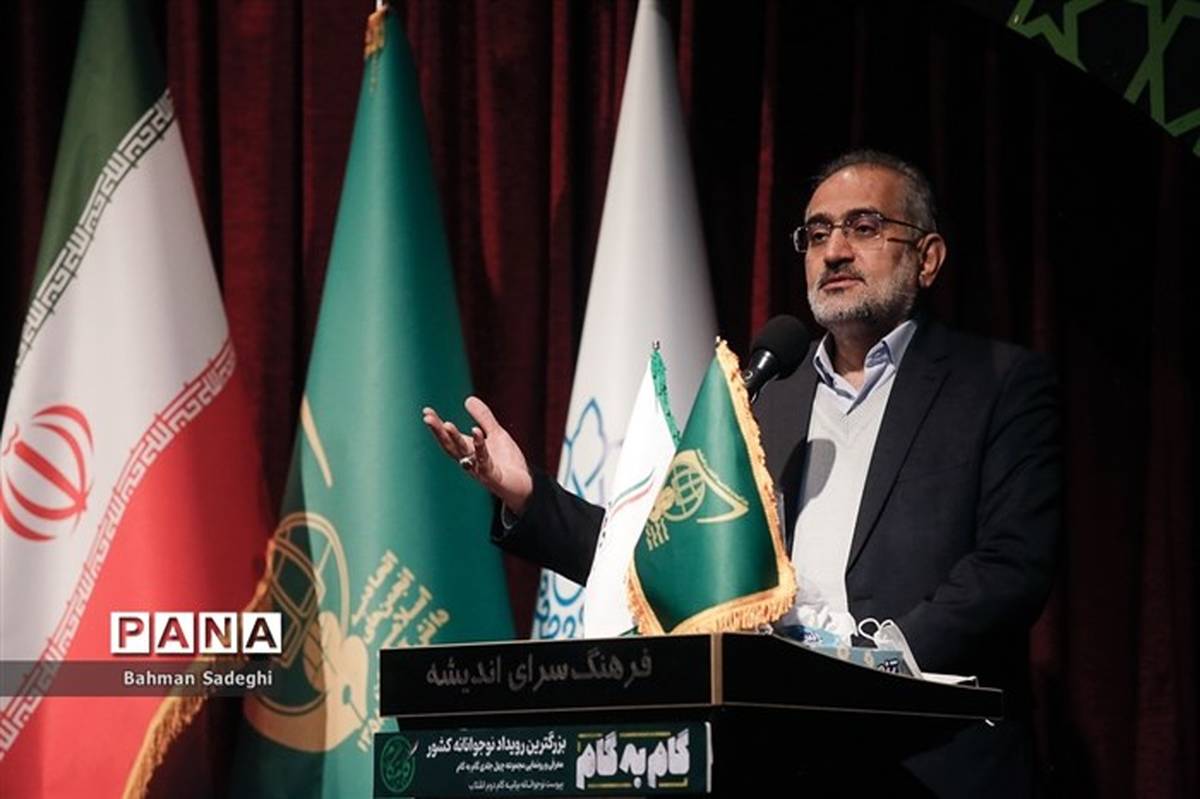 حسینی: بیانیه گام دوم انقلاب باید مطالبه اصلی جامعه شود
