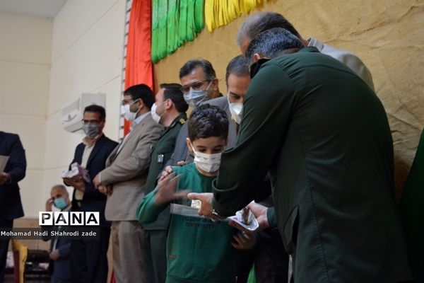 جشن تقدیر از دانش‌آموزان ممتاز شاهد و ایثارگر ناحیه یک مشهد
