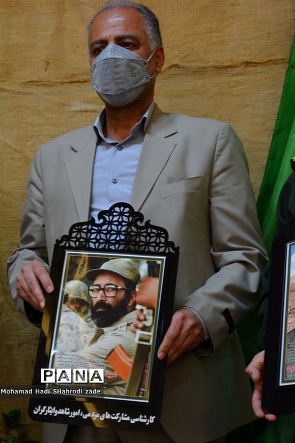 جشن تقدیر از دانش‌آموزان ممتاز شاهد و ایثارگر ناحیه یک مشهد