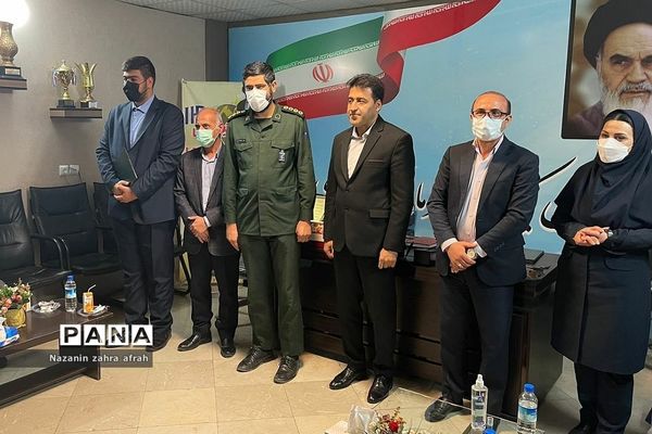 تقدیر از جوانان برتر در اداره ورزش و جوانان رودهن