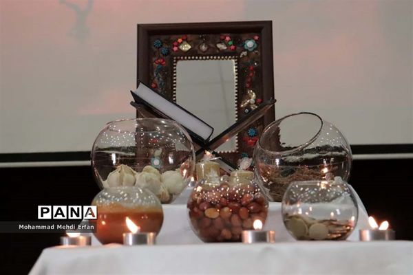 افتتاح نمایشگاه دفاع مقدس در سالن یاس مدیریت آموزش و پرورش آباده
