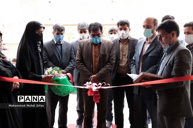 افتتاح نمایشگاه دفاع مقدس در سالن یاس مدیریت آموزش و پرورش آباده