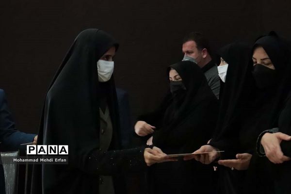 افتتاح نمایشگاه دفاع مقدس در سالن یاس مدیریت آموزش و پرورش آباده