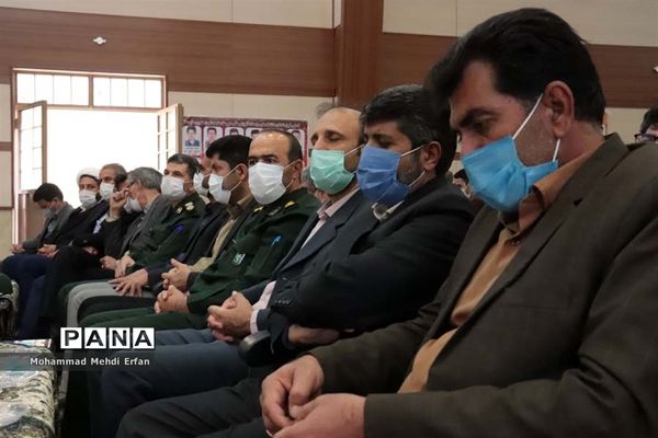 افتتاح نمایشگاه دفاع مقدس در سالن یاس مدیریت آموزش و پرورش آباده