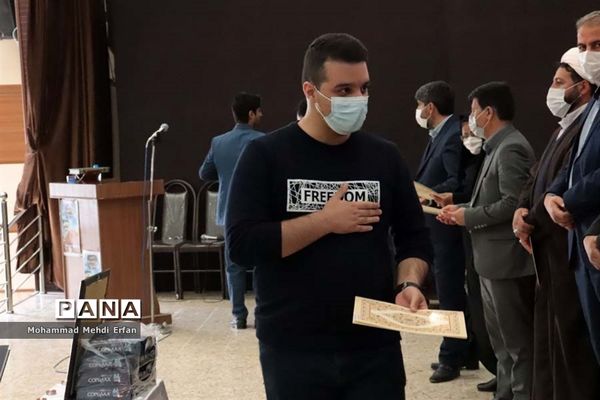 افتتاح نمایشگاه دفاع مقدس در سالن یاس مدیریت آموزش و پرورش آباده