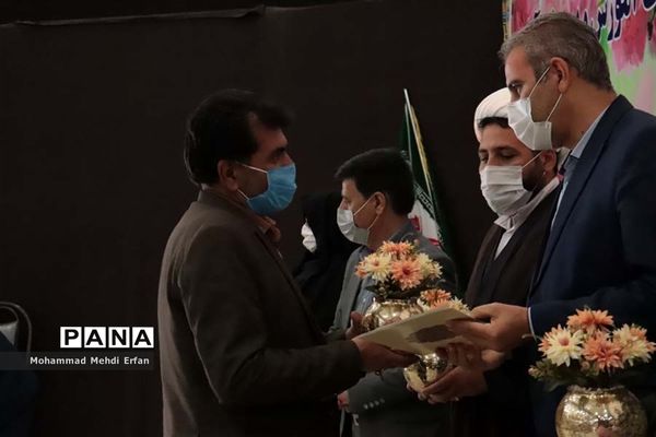 افتتاح نمایشگاه دفاع مقدس در سالن یاس مدیریت آموزش و پرورش آباده