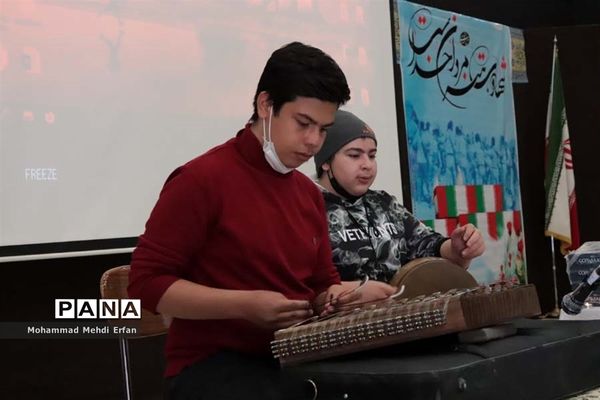 افتتاح نمایشگاه دفاع مقدس در سالن یاس مدیریت آموزش و پرورش آباده