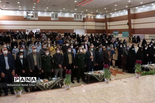 افتتاح نمایشگاه دفاع مقدس در سالن یاس مدیریت آموزش و پرورش آباده