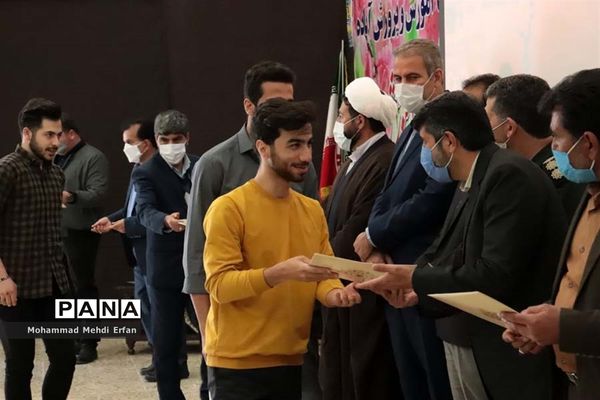 افتتاح نمایشگاه دفاع مقدس در سالن یاس مدیریت آموزش و پرورش آباده