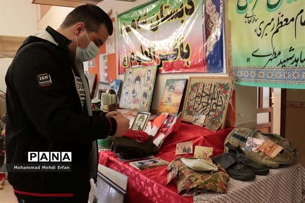 افتتاح نمایشگاه دفاع مقدس در سالن یاس مدیریت آموزش و پرورش آباده