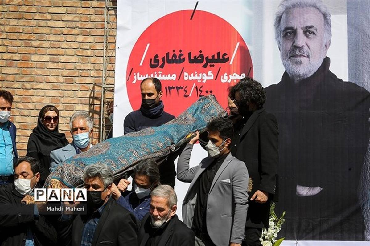 برگزاری یادبود علیرضا غفاری در فضای باز خانه هنرمندان