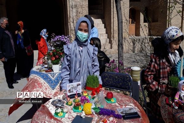 مسابقه هفت‌سین نوروزی در کاروانسرای حاج کمال شهرستان رباط‌کریم