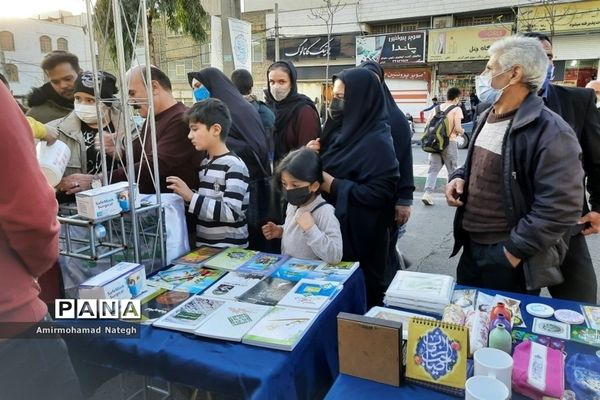 برپایی غرفه دانش‌آموزی به مناسبت نیمه شعبان