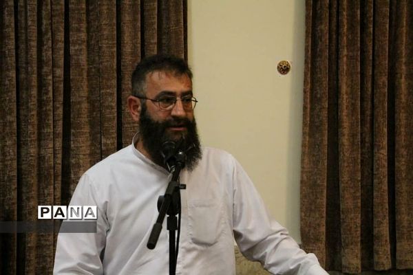 نشست صمیمانه مسئولان رودهن با جوانان و فعالان فرهنگی