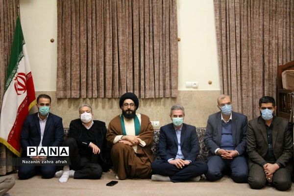 نشست صمیمانه مسئولان رودهن با جوانان و فعالان فرهنگی