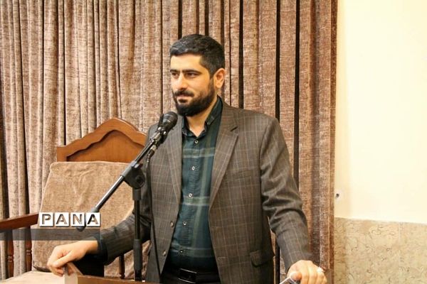 نشست صمیمانه مسئولان رودهن با جوانان و فعالان فرهنگی