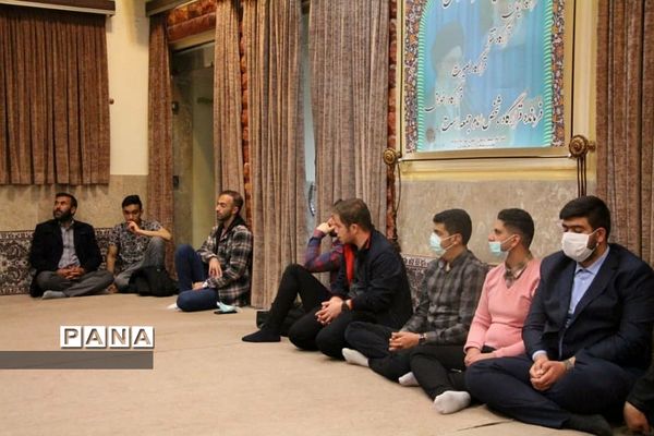 نشست صمیمانه مسئولان رودهن با جوانان و فعالان فرهنگی