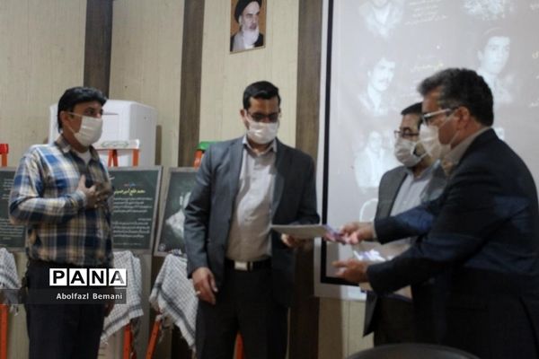 آیین رونمایی از تابلوی تصاویر معلمان شهید ناحیه یک قم