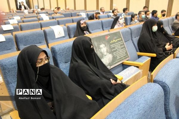 آیین رونمایی از تابلوی تصاویر معلمان شهید ناحیه یک قم