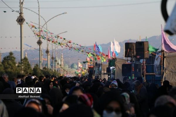 جلوه‌های شادی و سرور در مسیر پیاده روی جمکران -1