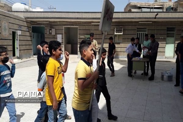 شرکت مهدی یاوران مدارس حمیدیه در مراسم نماز جمعه