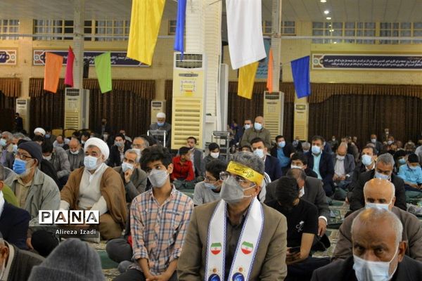 حضور مهدی یاوران دانش‌آموزان مدارس بوشهر در مراسم نماز جمعه