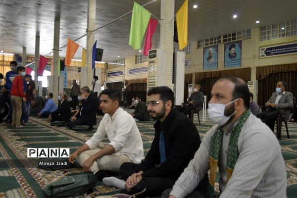 حضور مهدی یاوران دانش‌آموزان مدارس بوشهر در مراسم نماز جمعه