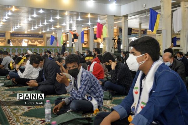 حضور مهدی یاوران دانش‌آموزان مدارس بوشهر در مراسم نماز جمعه