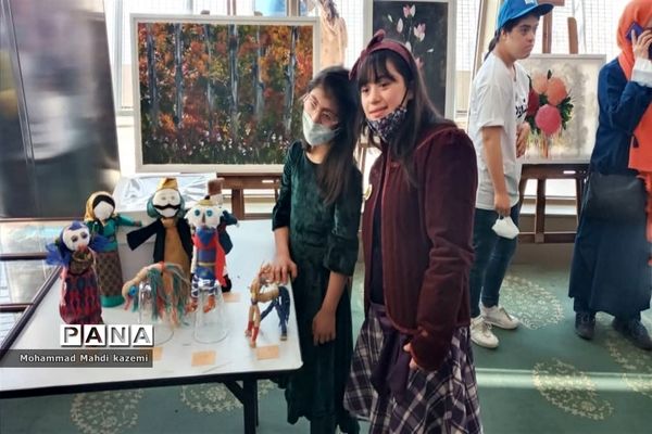 نمایشگاه آثار هنری هنرمندان سندرم‌دان