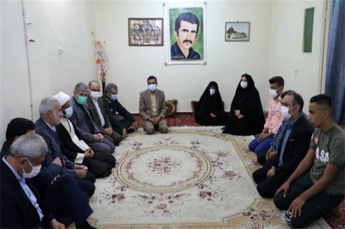دیدار وزیر آموزش و پرورش با خانواده سردار شهید «جعفر هلالات»