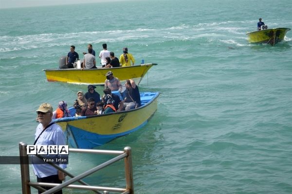 گردشگران نوروزی در سواحل زیبای بوشهر