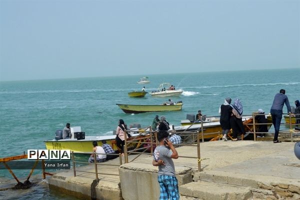 گردشگران نوروزی در سواحل زیبای بوشهر