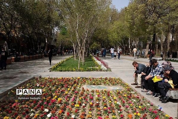 مسافران نوروزی - چهارباغ عباسی اصفهان