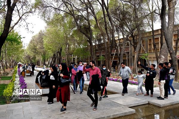 مسافران نوروزی - چهارباغ عباسی اصفهان