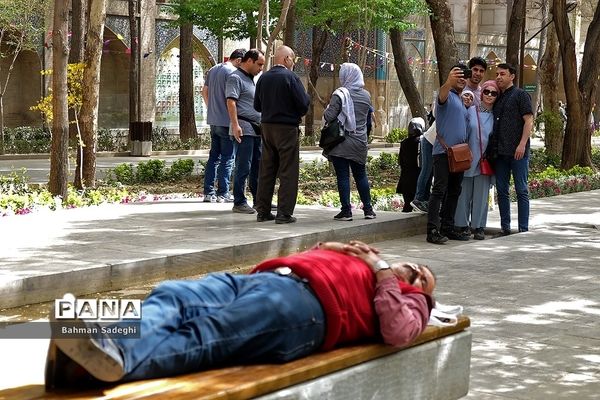 مسافران نوروزی - چهارباغ عباسی اصفهان