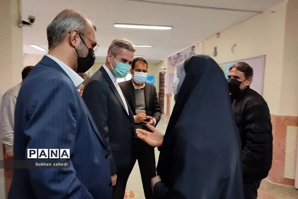 بازدید مسئولان شهری رودهن از ستاد اسکان فرهنگیان