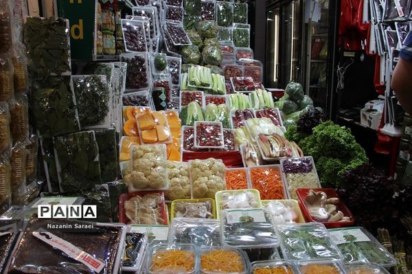 حال و هوای بازار میوه و سبزی‌جات منطقه تجریش تهران در نوروز ۱۴۰۱