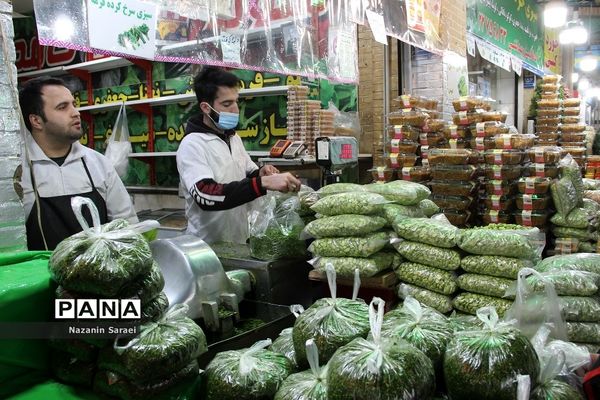 حال و هوای بازار میوه و سبزی‌جات منطقه تجریش تهران در نوروز ۱۴۰۱