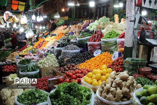 حال و هوای بازار میوه و سبزی‌جات منطقه تجریش تهران در نوروز ۱۴۰۱