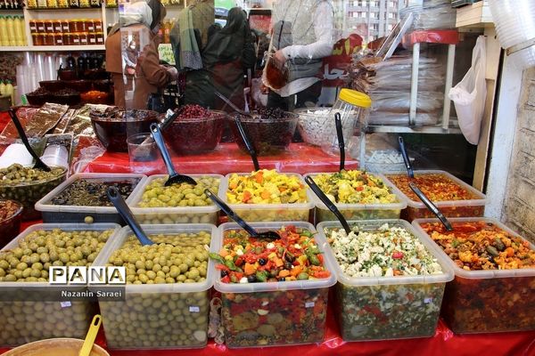 حال و هوای بازار میوه و سبزی‌جات منطقه تجریش تهران در نوروز ۱۴۰۱