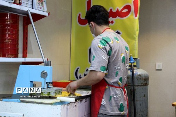 حال و هوای بازار میوه و سبزی‌جات منطقه تجریش تهران در نوروز ۱۴۰۱