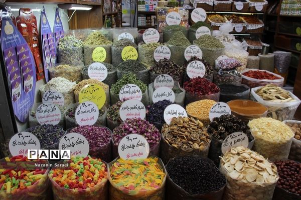 حال و هوای بازار میوه و سبزی‌جات منطقه تجریش تهران در نوروز ۱۴۰۱