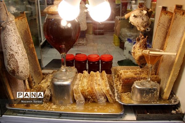 حال و هوای بازار میوه و سبزی‌جات منطقه تجریش تهران در نوروز ۱۴۰۱