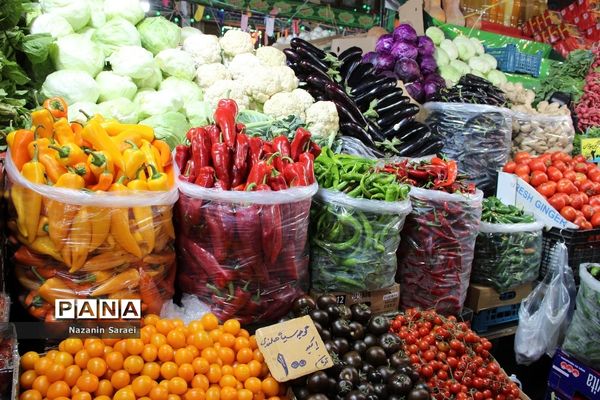 حال و هوای بازار میوه و سبزی‌جات منطقه تجریش تهران در نوروز ۱۴۰۱