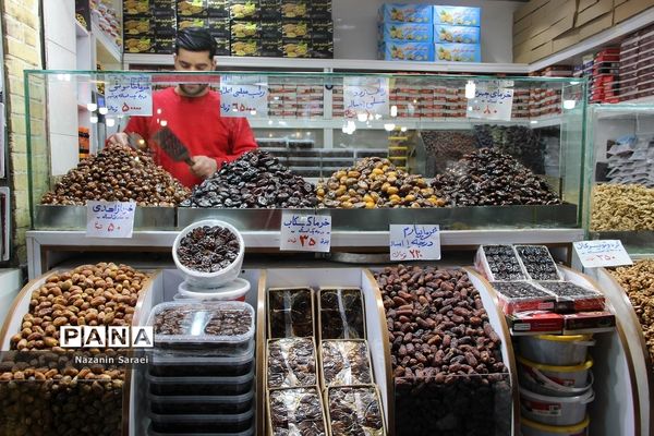 حال و هوای بازار میوه و سبزی‌جات منطقه تجریش تهران در نوروز ۱۴۰۱