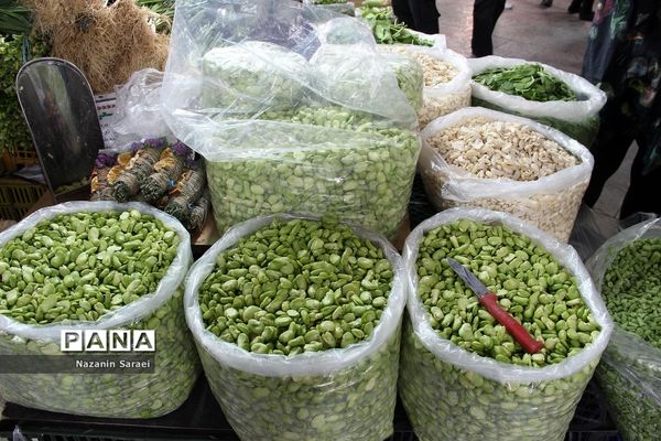 حال و هوای بازار میوه و سبزی‌جات منطقه تجریش تهران در نوروز ۱۴۰۱