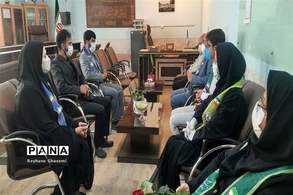 بازدید رئیس سازمان دانش‌آموزی استان فارس از غرفه بازی‌های فکری ستاد اسکان نوروزی ناحیه یک شیراز